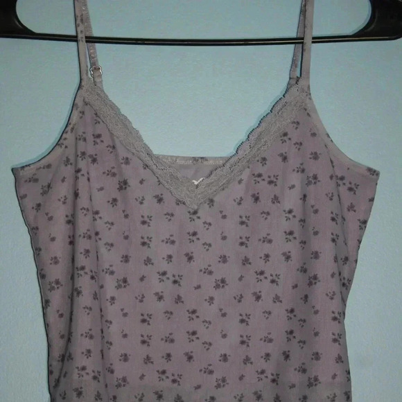 Hollister Camisole with Lace Lilac Floral Print - Picture 3 of 14